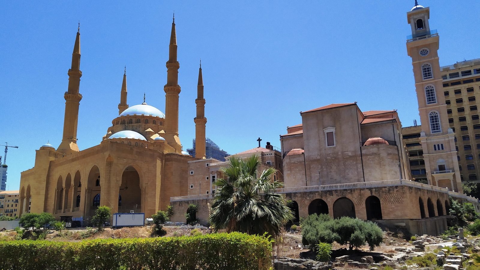 The Mohammad Al-Amin Mosque beside St George Maronite Cathedral in Beirut
